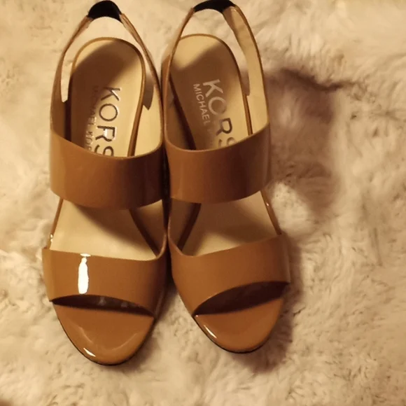 Michael Kors sandals - Picture 1 of 3
